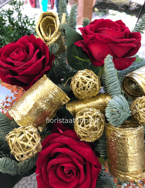 Bouquet natalizio di fiori freschi